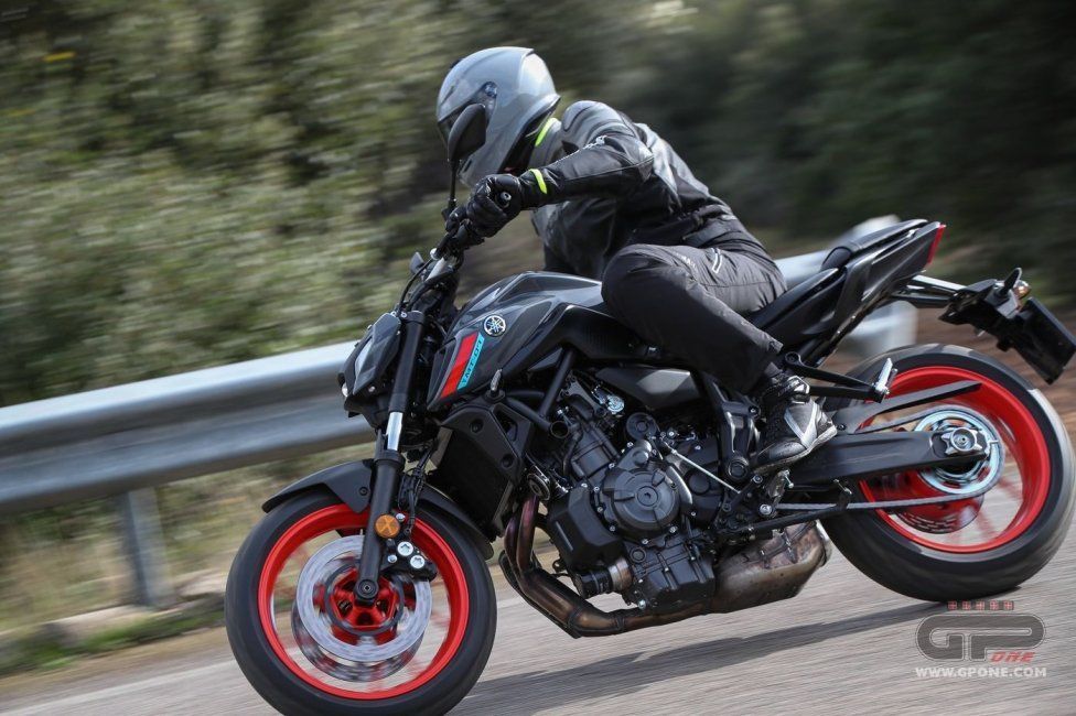 Moto - Test: Prova Video Yamaha MT-07 2021: caratteristiche e foto