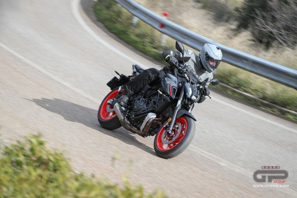 Moto - Test: Prova Video Yamaha MT-07 2021: caratteristiche e foto
