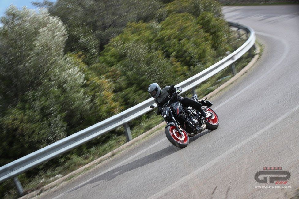Moto - Test: Prova Video Yamaha MT-07 2021: caratteristiche e foto