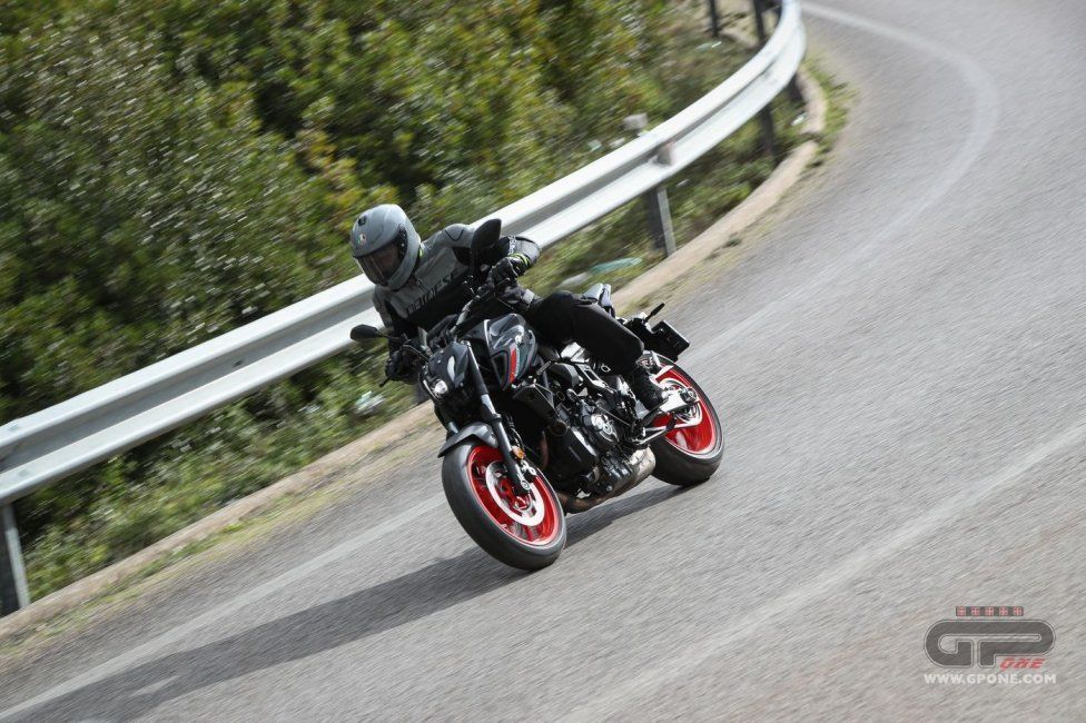 Moto - Test: Prova Video Yamaha MT-07 2021: caratteristiche e foto