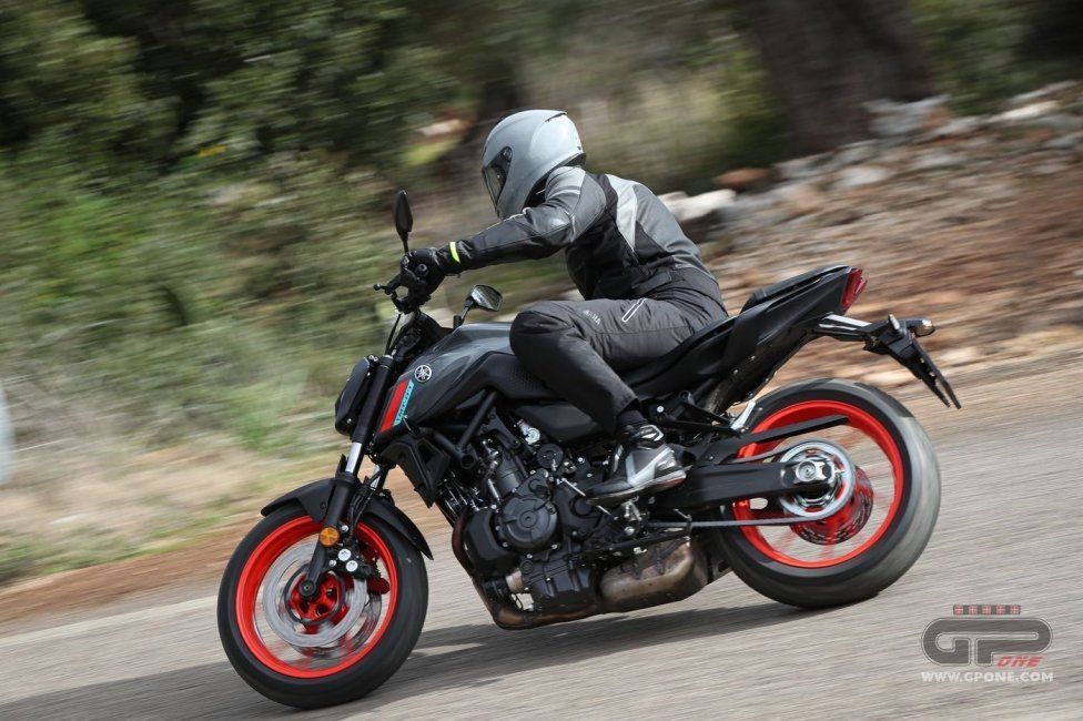 Moto - Test: Prova Video Yamaha MT-07 2021: caratteristiche e foto