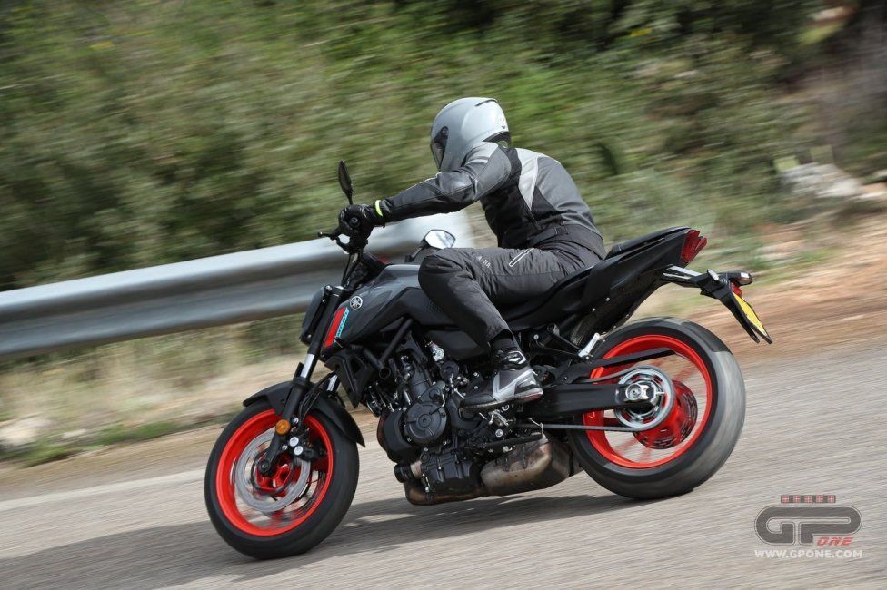 Moto - Test: Prova Video Yamaha MT-07 2021: caratteristiche e foto