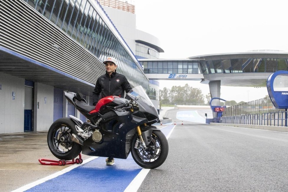 MotoGP: TUTTE LE FOTO - Jerez è rossa: i piloti Ducati sulle Panigale V4
