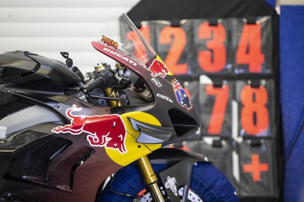 MotoGP: TUTTE LE FOTO - Jerez è rossa: i piloti Ducati sulle Panigale V4