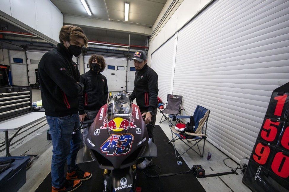 MotoGP: TUTTE LE FOTO - Jerez è rossa: i piloti Ducati sulle Panigale V4