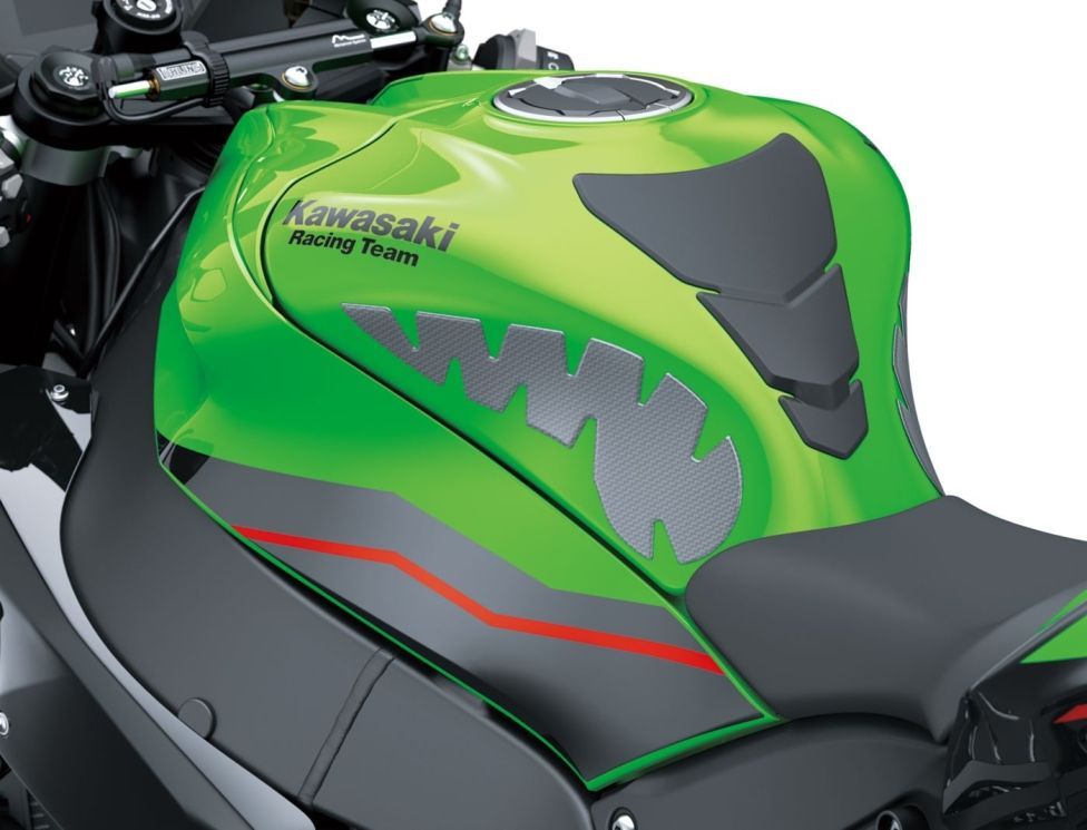 Moto - Test: Verso la prova: Kawasaki ZX-10R ed RR MY2021, la regina della SBK si evolve