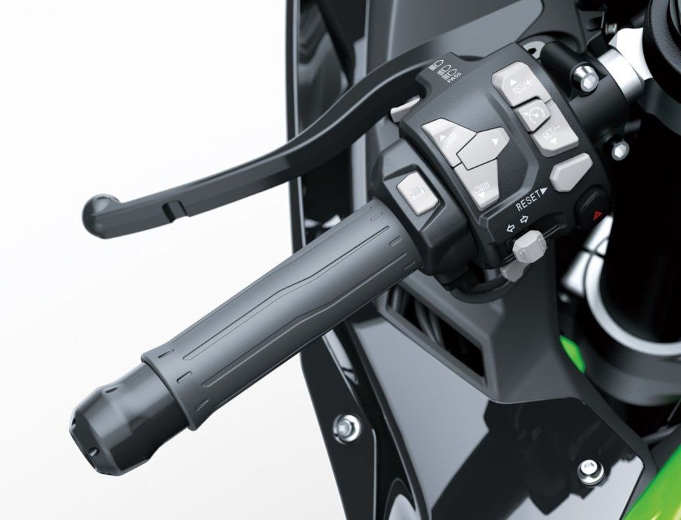 Moto - Test: Verso la prova: Kawasaki ZX-10R ed RR MY2021, la regina della SBK si evolve