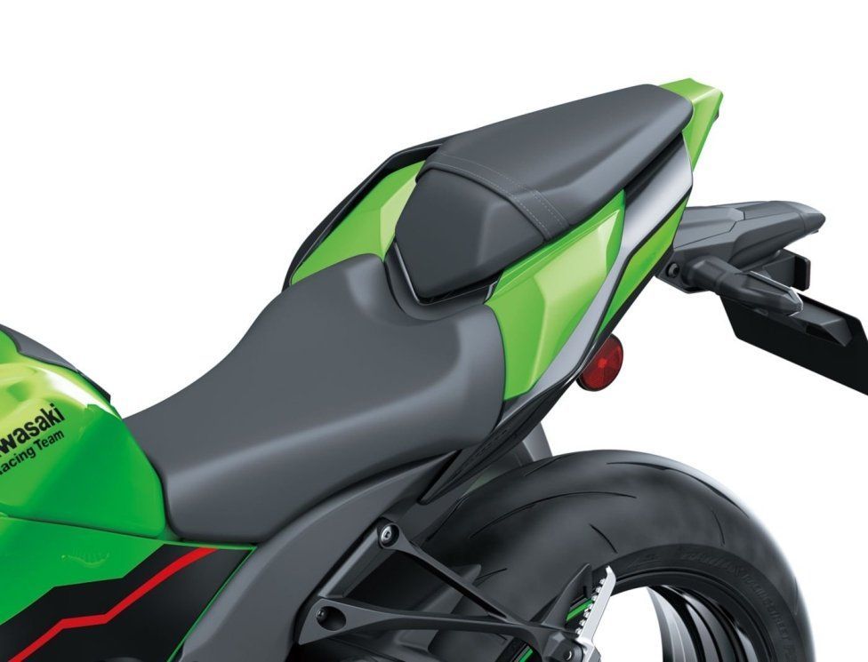 Moto - Test: Verso la prova: Kawasaki ZX-10R ed RR MY2021, la regina della SBK si evolve