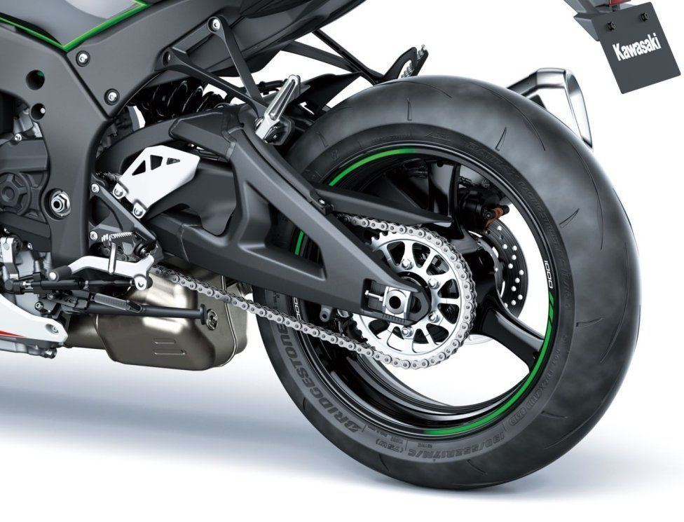 Moto - Test: Verso la prova: Kawasaki ZX-10R ed RR MY2021, la regina della SBK si evolve