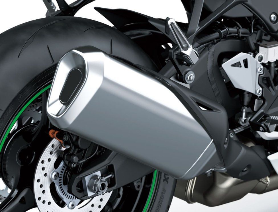 Moto - Test: Verso la prova: Kawasaki ZX-10R ed RR MY2021, la regina della SBK si evolve
