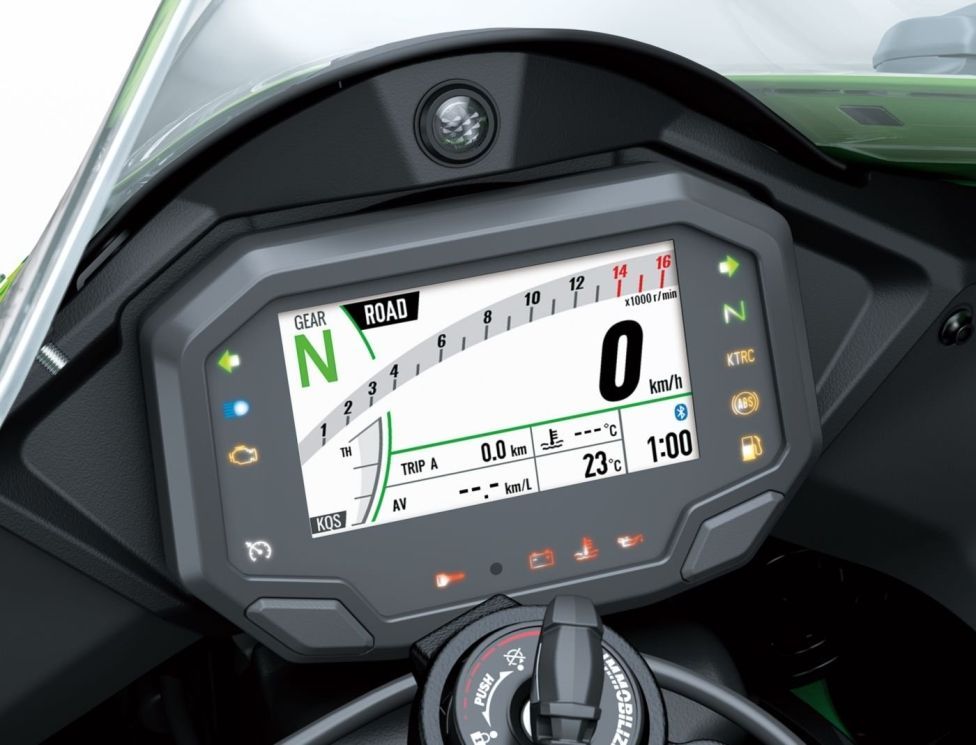 Moto - Test: Verso la prova: Kawasaki ZX-10R ed RR MY2021, la regina della SBK si evolve