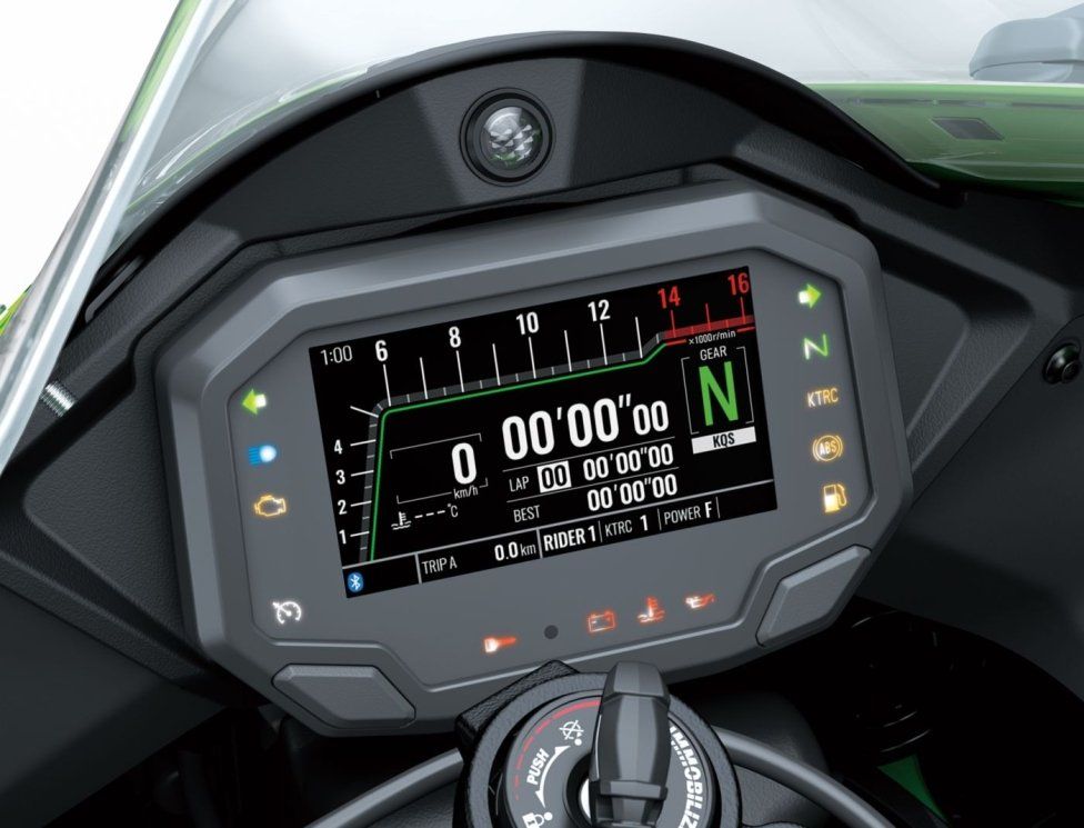 Moto - Test: Verso la prova: Kawasaki ZX-10R ed RR MY2021, la regina della SBK si evolve