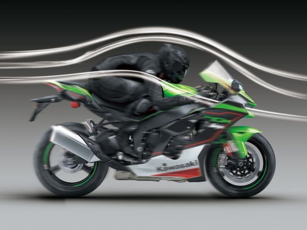 Moto - Test: Verso la prova: Kawasaki ZX-10R ed RR MY2021, la regina della SBK si evolve
