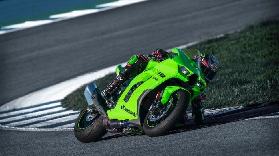 Moto - News: Kawasaki Ninja ZX-10R  e RR 2021: una belva per soli (500) 'manici' 