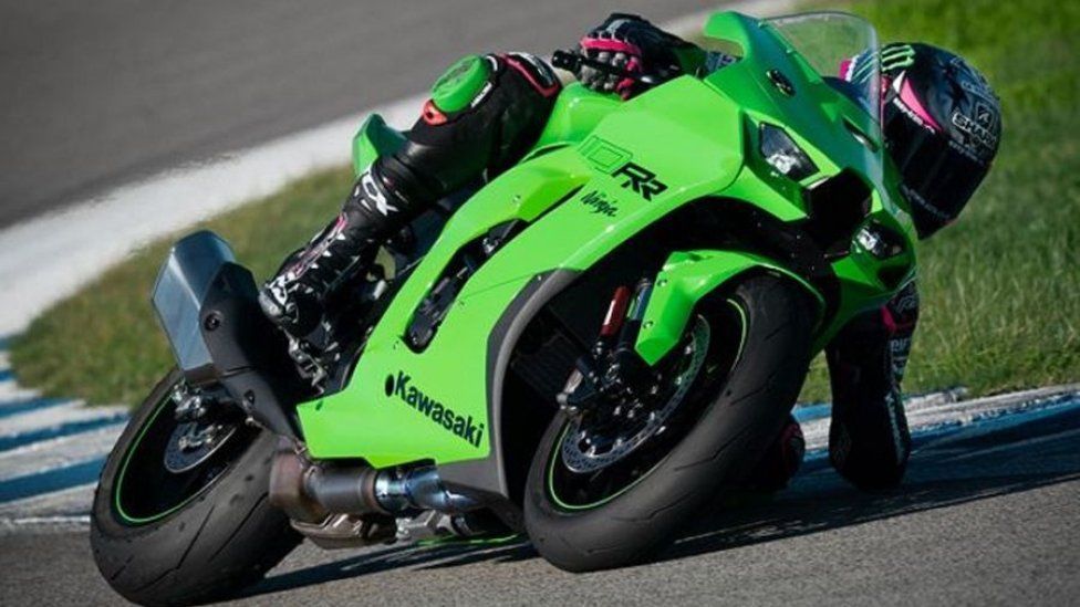 Moto - News: Kawasaki Ninja ZX-10R  e RR 2021: una belva per soli (500) 'manici' 
