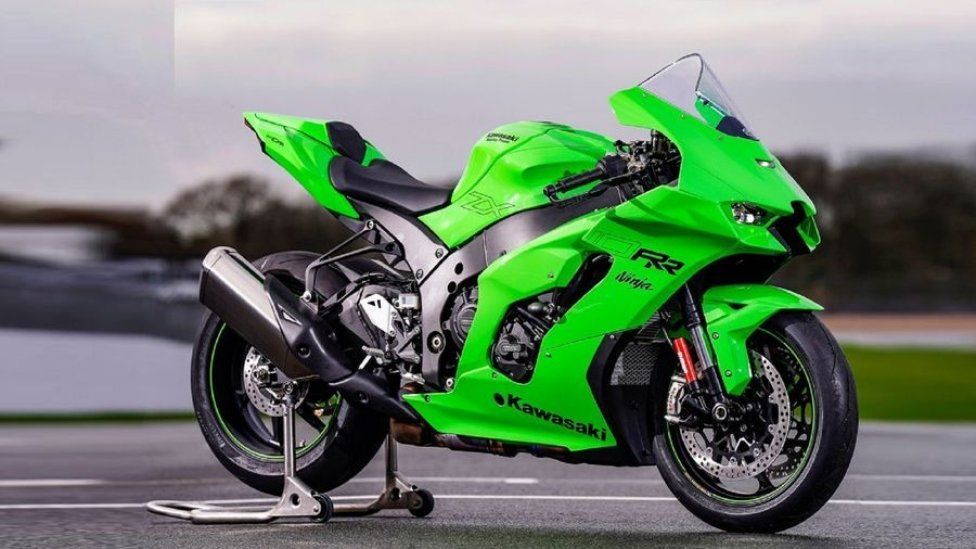 Moto - News: Kawasaki Ninja ZX-10R  e RR 2021: una belva per soli (500) 'manici' 