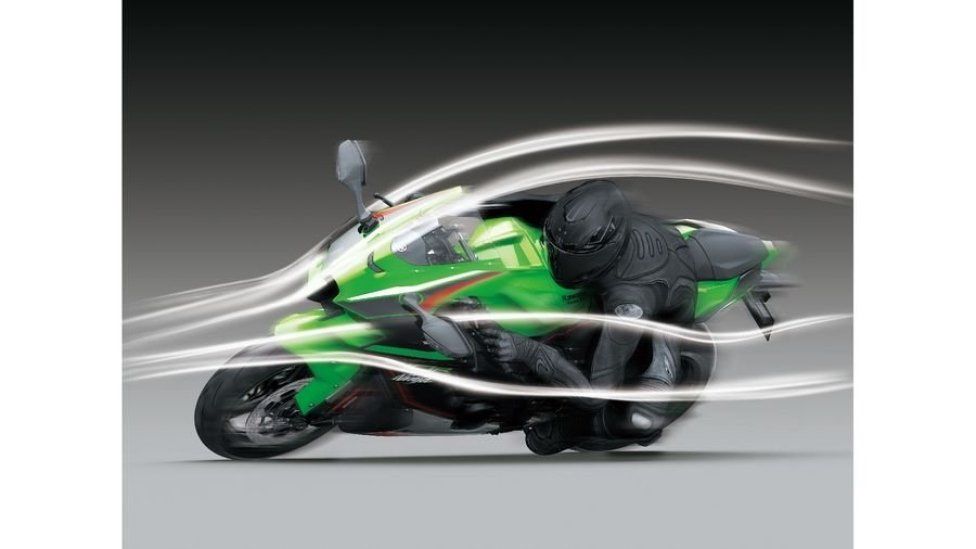 Moto - News: Kawasaki Ninja ZX-10R  e RR 2021: una belva per soli (500) 'manici' 