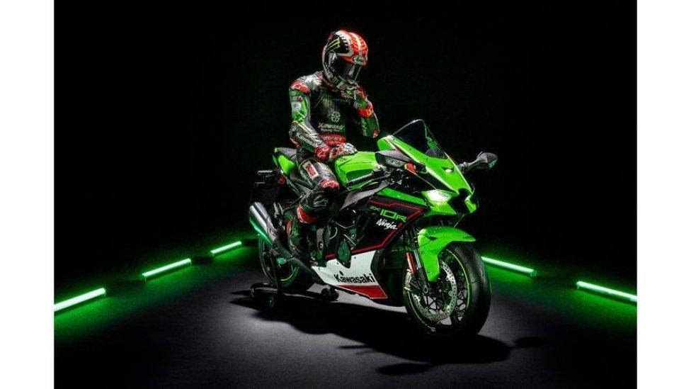 Moto - News: Kawasaki Ninja ZX-10R  e RR 2021: una belva per soli (500) 'manici' 