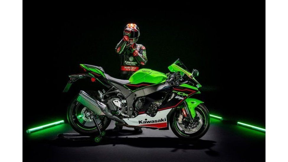 Moto - News: Kawasaki Ninja ZX-10R  e RR 2021: una belva per soli (500) 'manici' 