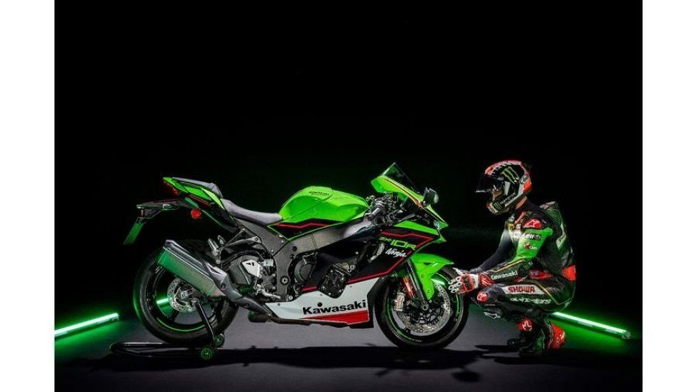 Moto - News: Kawasaki Ninja ZX-10R  e RR 2021: una belva per soli (500) 'manici' 