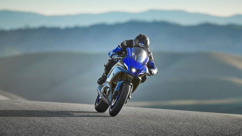 Moto - Gallery: Yamaha R7: giù i veli! Le basteranno 73 cavalli?