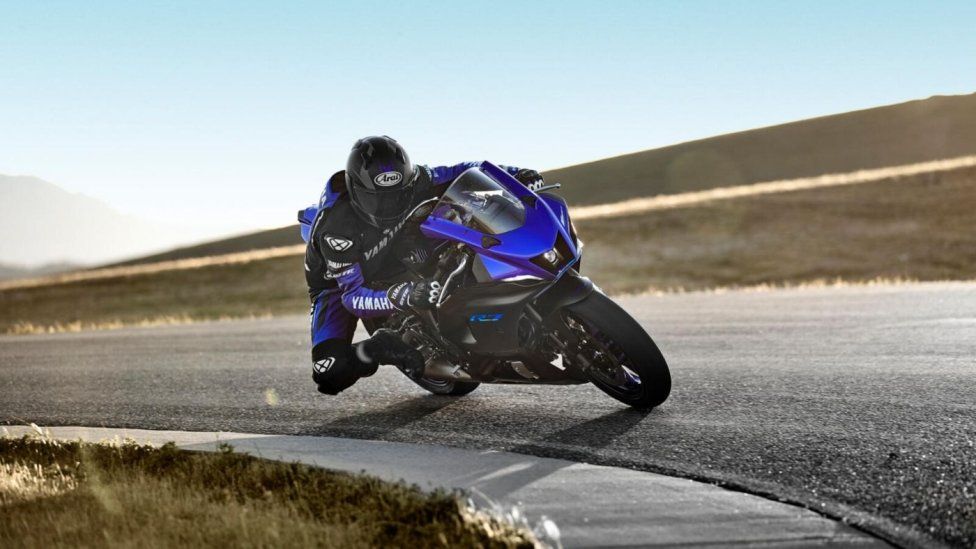 Moto - Gallery: Yamaha R7: giù i veli! Le basteranno 73 cavalli?