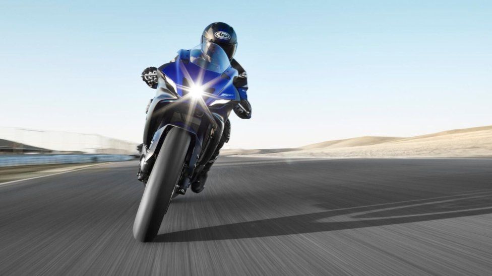 Moto - Gallery: Yamaha R7: giù i veli! Le basteranno 73 cavalli?