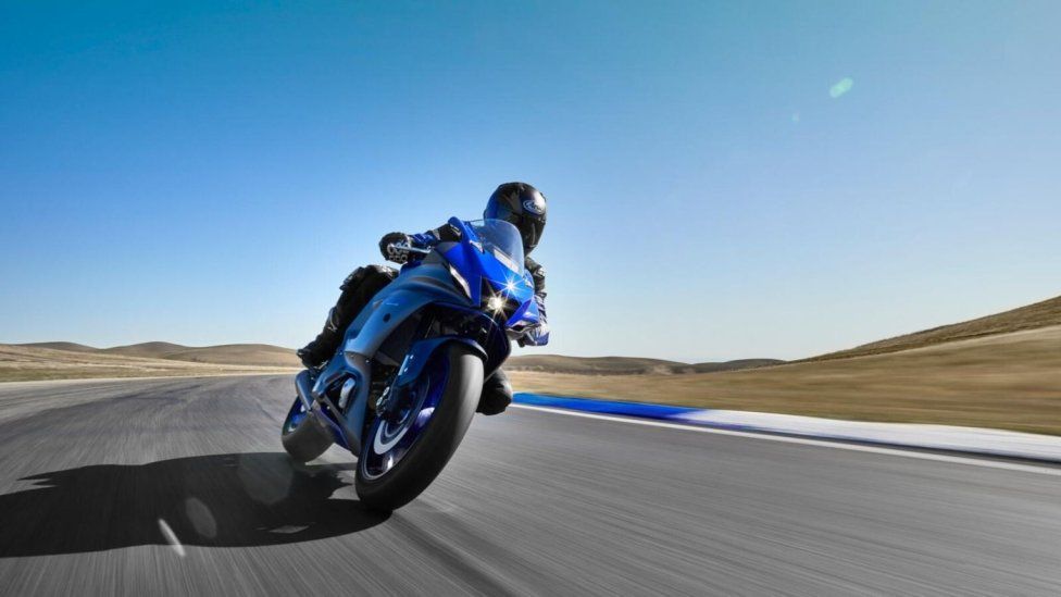 Moto - Gallery: Yamaha R7: giù i veli! Le basteranno 73 cavalli?
