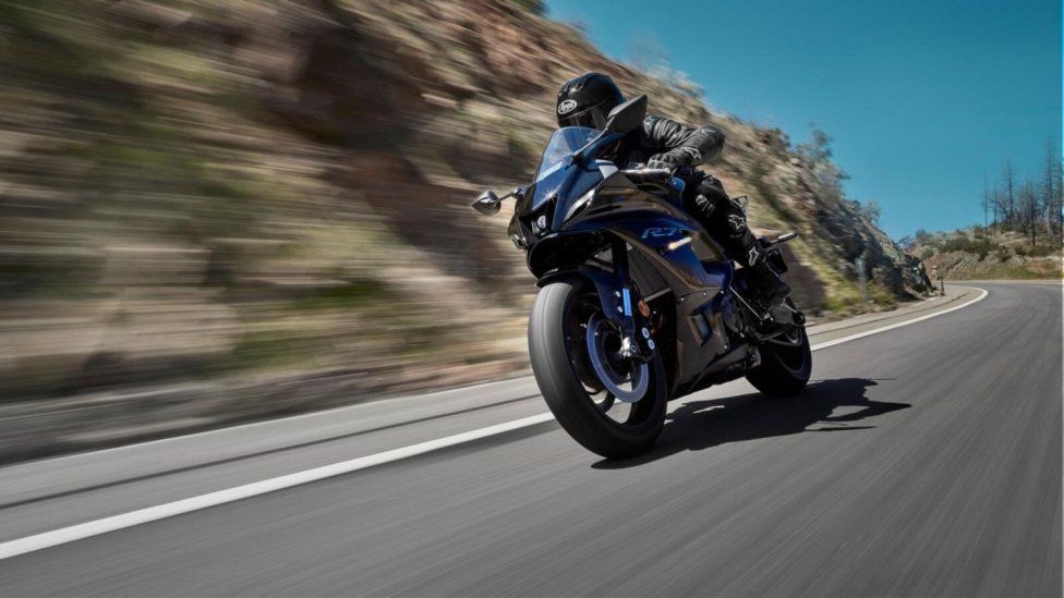 Moto - Gallery: Yamaha R7: giù i veli! Le basteranno 73 cavalli?