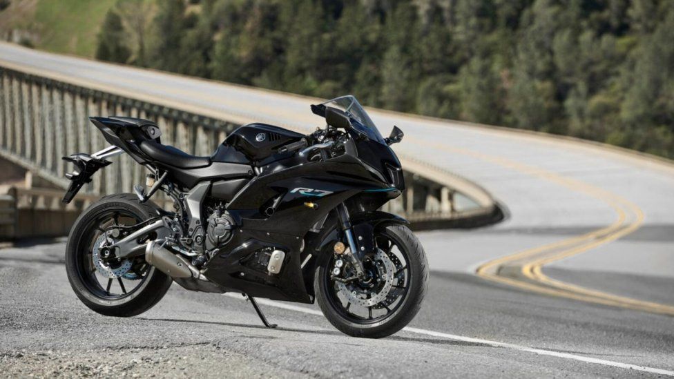 Moto - Gallery: Yamaha R7: giù i veli! Le basteranno 73 cavalli?