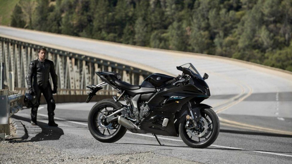 Moto - Gallery: Yamaha R7: giù i veli! Le basteranno 73 cavalli?