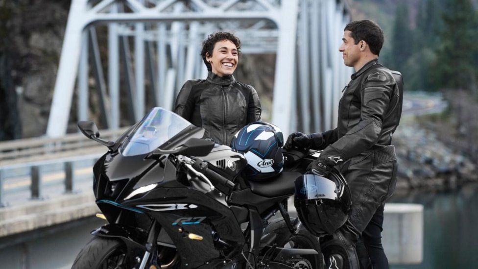 Moto - Gallery: Yamaha R7: giù i veli! Le basteranno 73 cavalli?