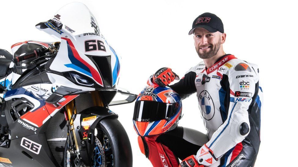 SBK: BMW toglie il velo! Ecco le livree 2021 di van der Mark e Sykes