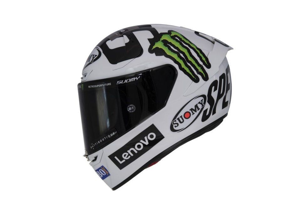 MotoGP: Valentino si fa in 9: i piloti dell’Academy a Valencia con i caschi di Rossi