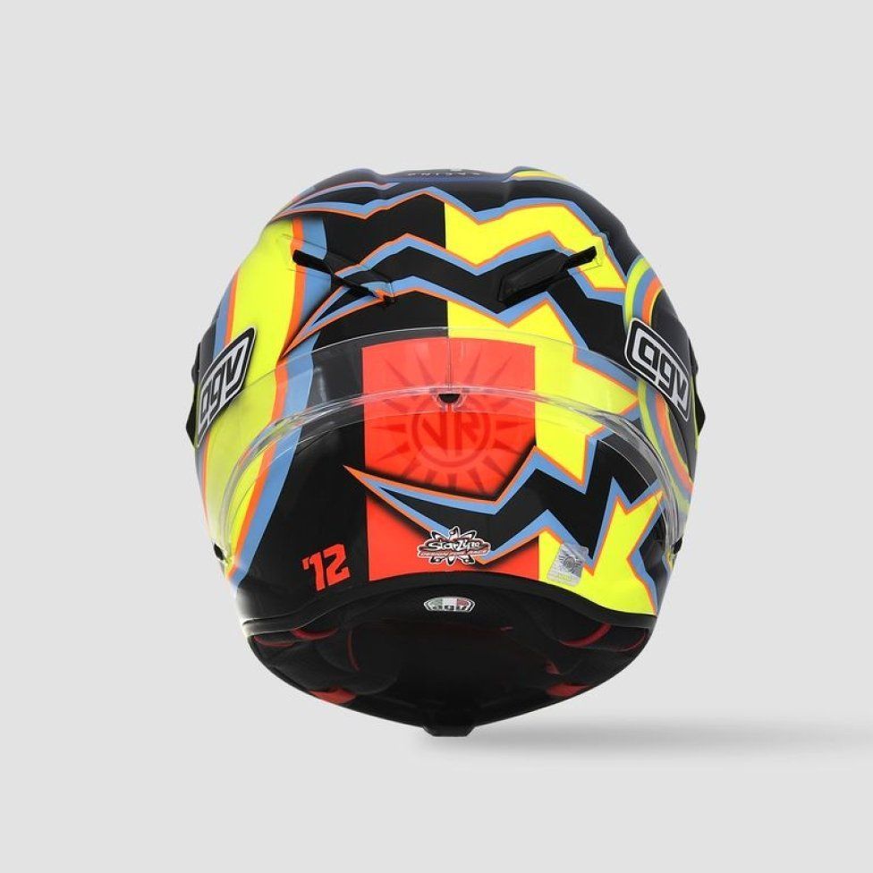 MotoGP: Valentino si fa in 9: i piloti dell’Academy a Valencia con i caschi di Rossi