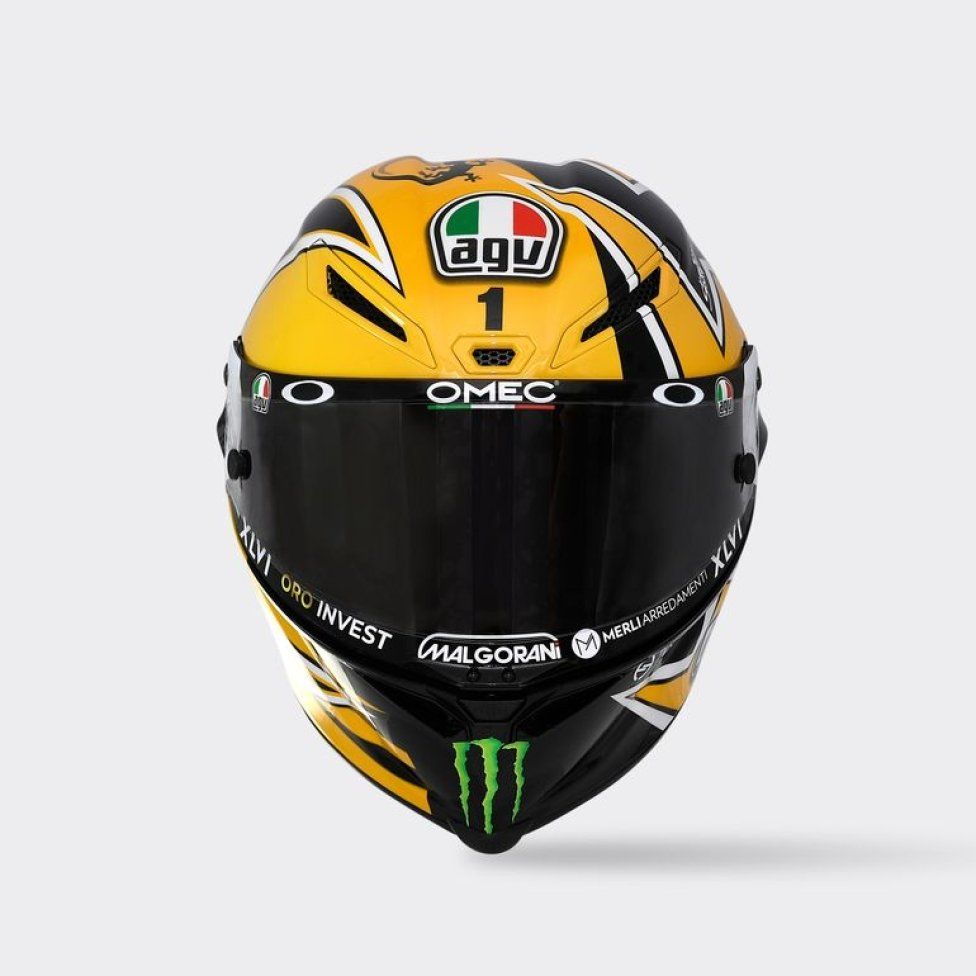 MotoGP: Valentino si fa in 9: i piloti dell’Academy a Valencia con i caschi di Rossi