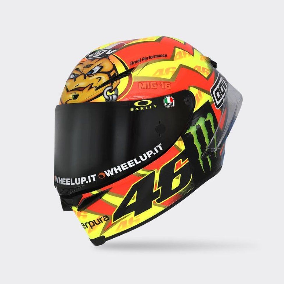 MotoGP: Valentino si fa in 9: i piloti dell’Academy a Valencia con i caschi di Rossi