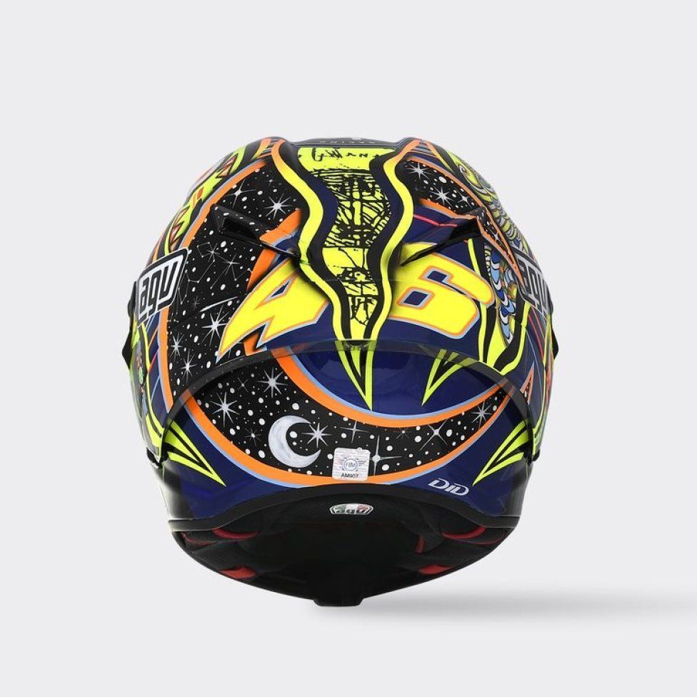 MotoGP: Valentino si fa in 9: i piloti dell’Academy a Valencia con i caschi di Rossi