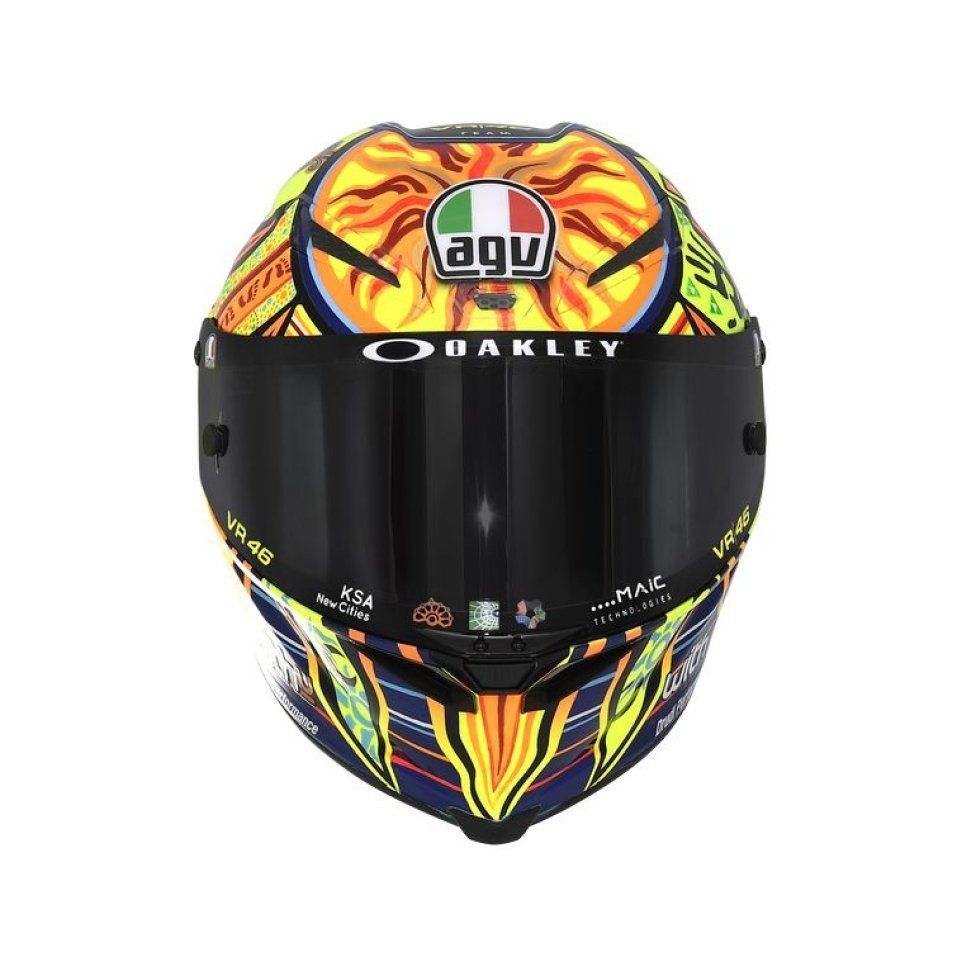 MotoGP: Valentino si fa in 9: i piloti dell’Academy a Valencia con i caschi di Rossi