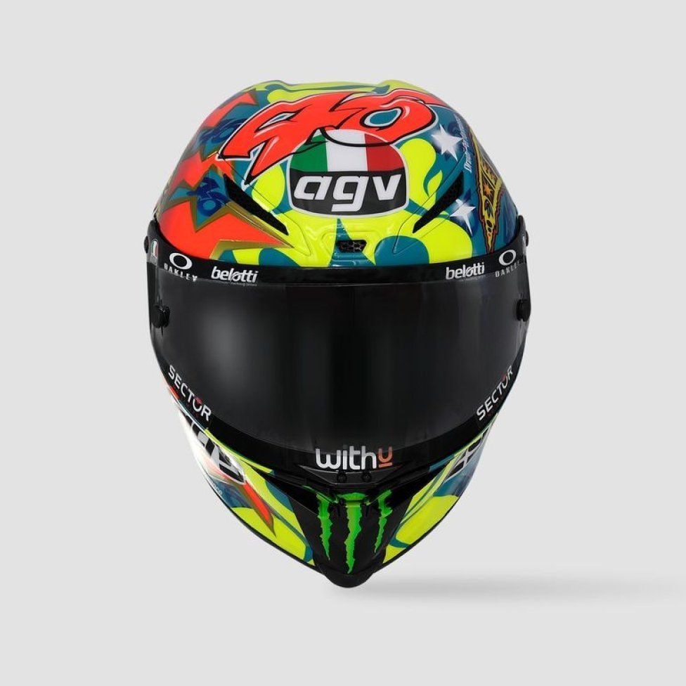 MotoGP: Valentino si fa in 9: i piloti dell’Academy a Valencia con i caschi di Rossi