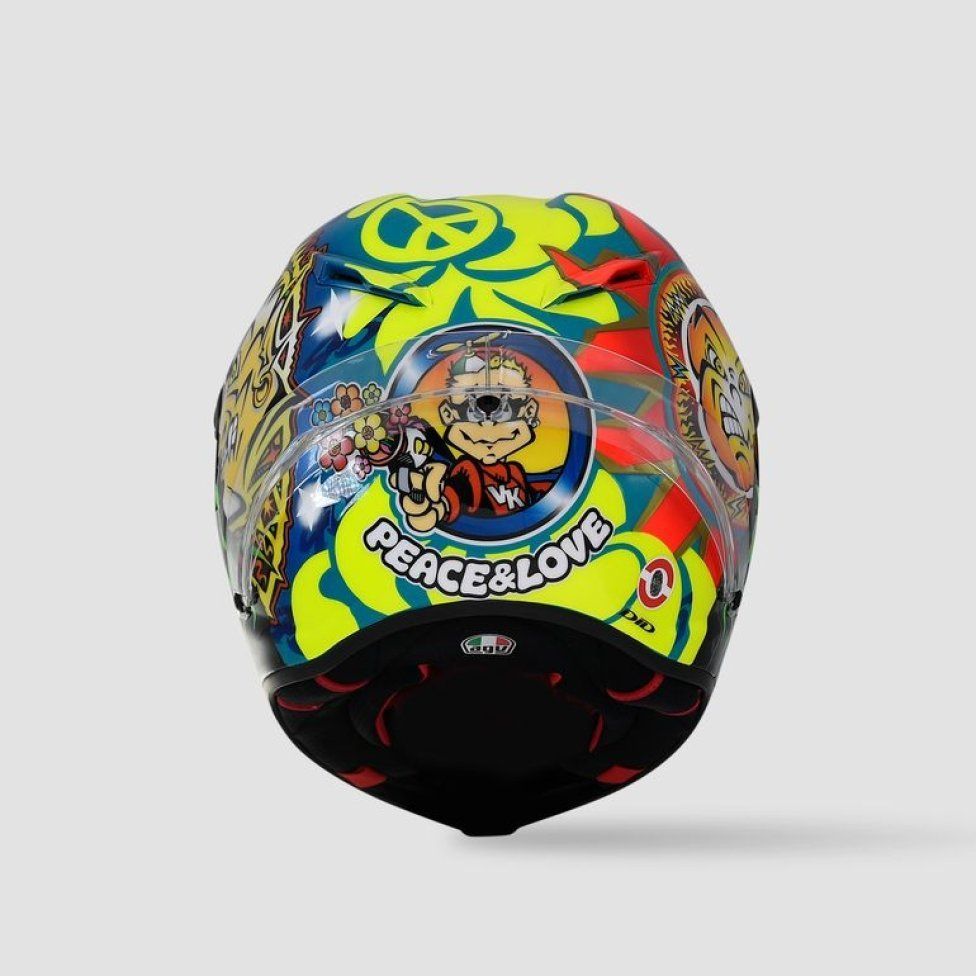 MotoGP: Valentino si fa in 9: i piloti dell’Academy a Valencia con i caschi di Rossi
