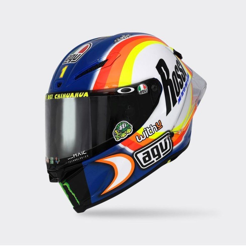MotoGP: Valentino si fa in 9: i piloti dell’Academy a Valencia con i caschi di Rossi
