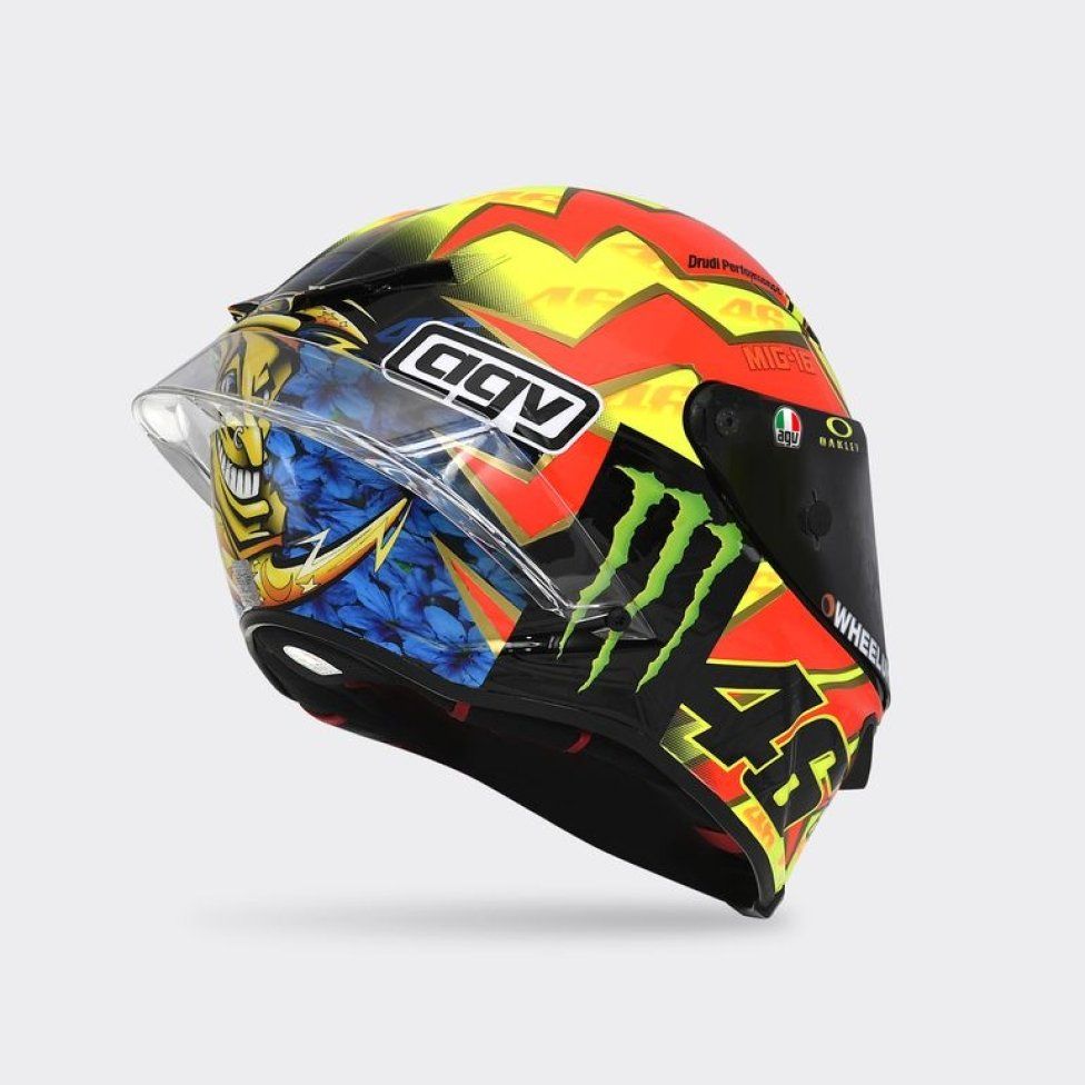 MotoGP: Valentino si fa in 9: i piloti dell’Academy a Valencia con i caschi di Rossi