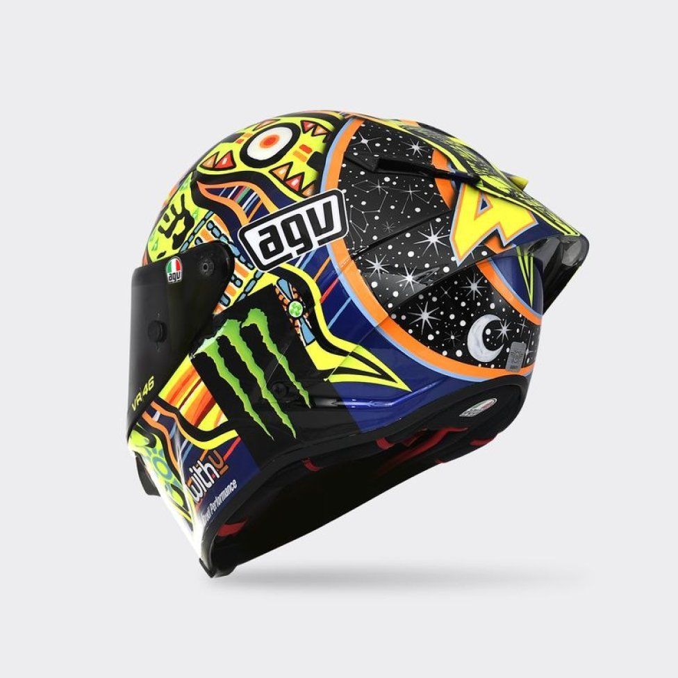 MotoGP: Valentino si fa in 9: i piloti dell’Academy a Valencia con i caschi di Rossi