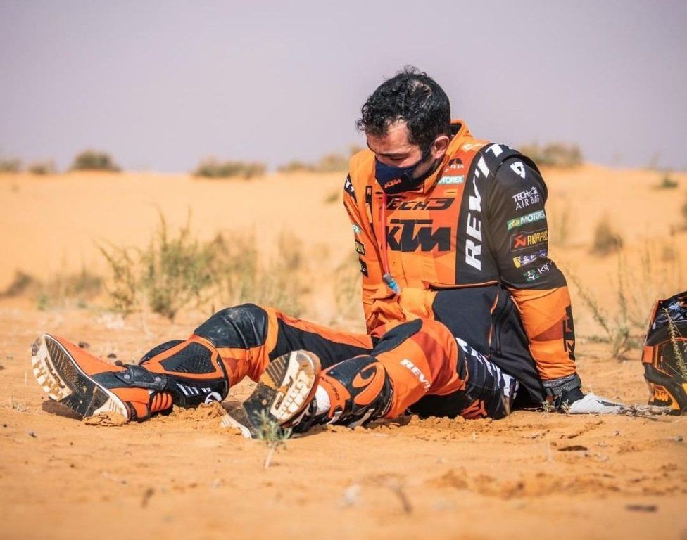 Dakar: Recupero aereo: ecco la KTM di Petrucci in volo sopra il deserto!