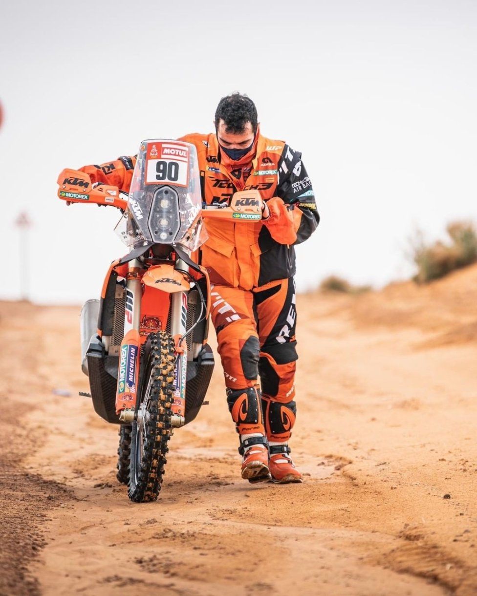 Dakar: Recupero aereo: ecco la KTM di Petrucci in volo sopra il deserto!
