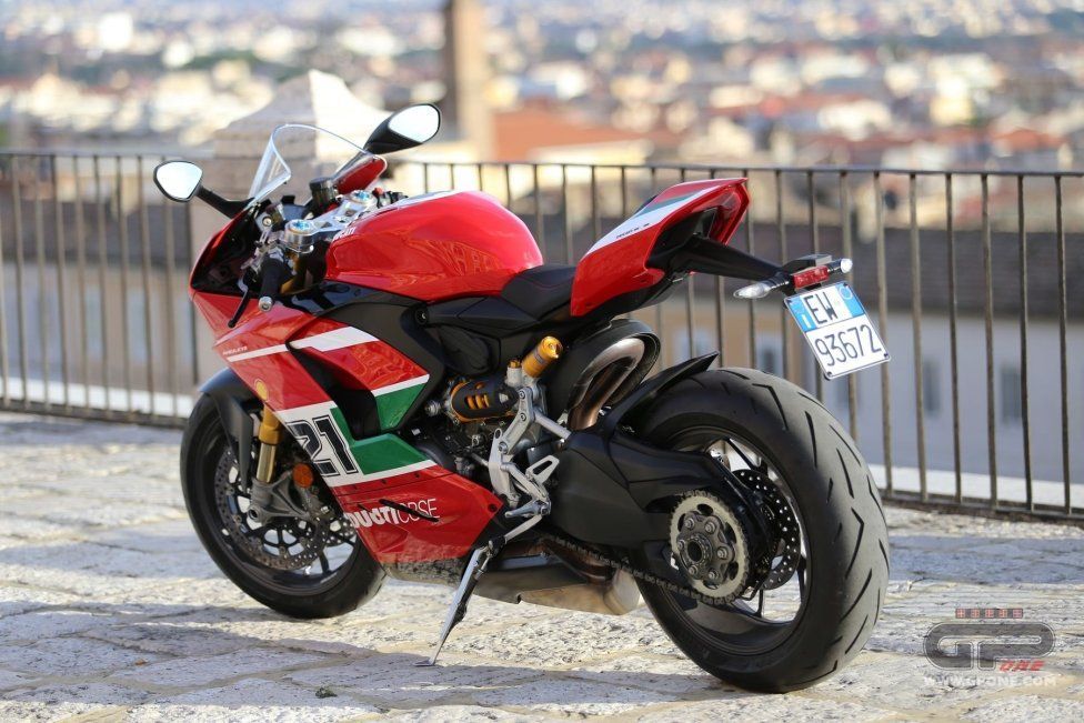 Moto - Test: PROVA - Ducati Panigale V2 Bayliss: siamo tutti figli di Troy