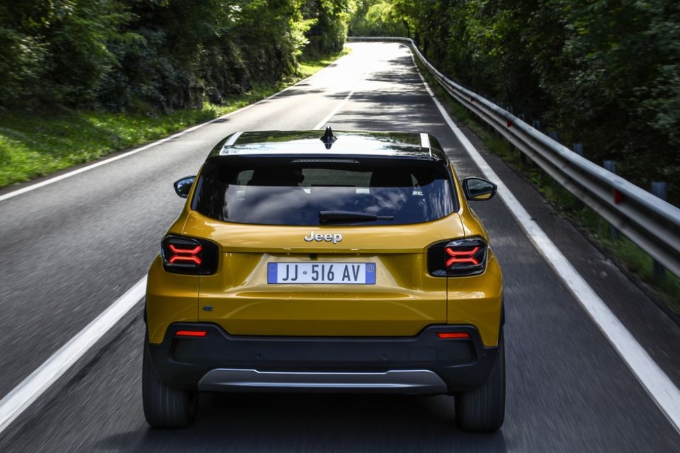 Auto - News: Jeep Avenger 4x4: la concept car di Stellantis si mostra a Parigi