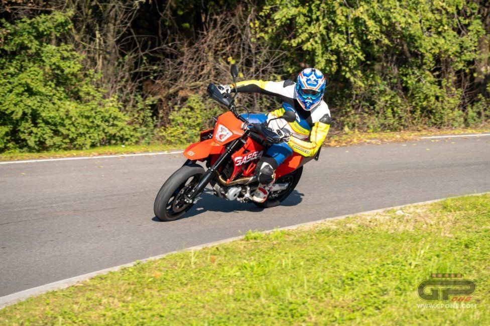 Moto - Test: GASGAS SM700, motardone ispanico all’ennesima potenza