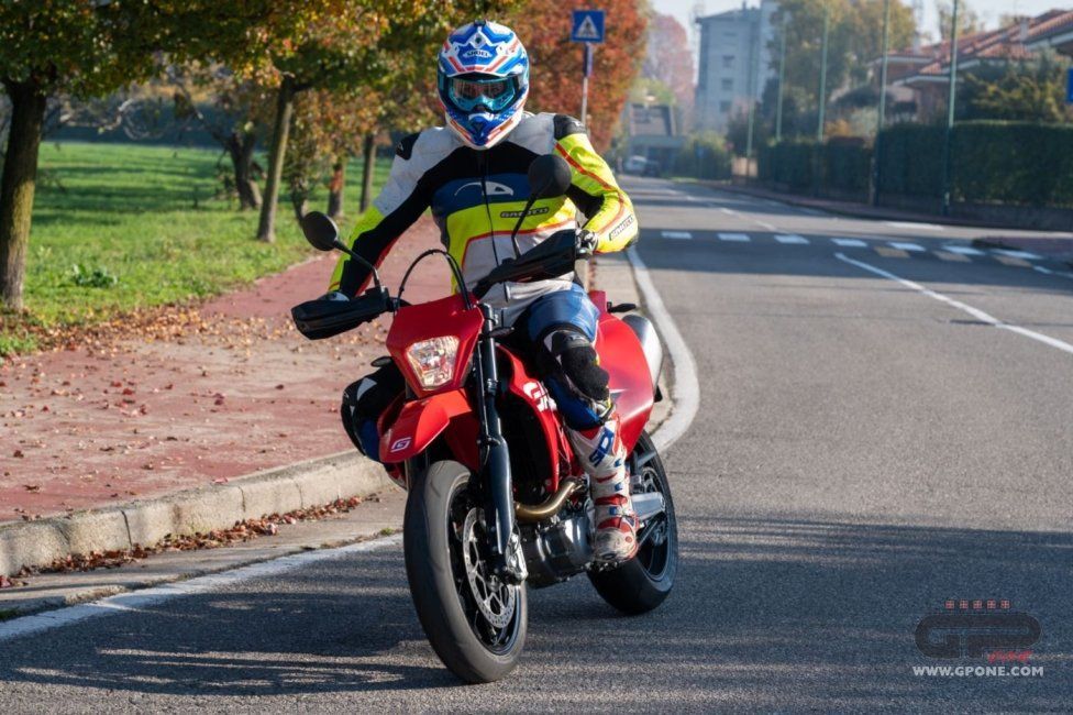 Moto - Test: GASGAS SM700, motardone ispanico all’ennesima potenza
